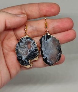 Black geode earrings,Geode dangle earrings,Geode earrings,Shiny crystal pretty earrings,Crystal hanging earrings,Black chandelier earrings